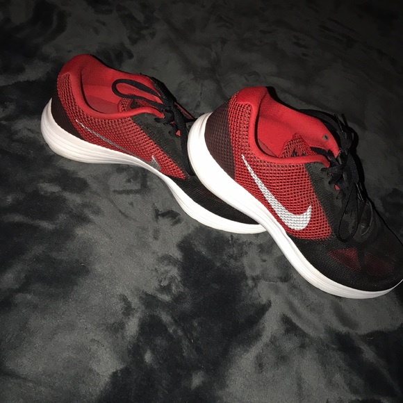 Nike Evolution 3 UNI RED - Picture 3 of 5